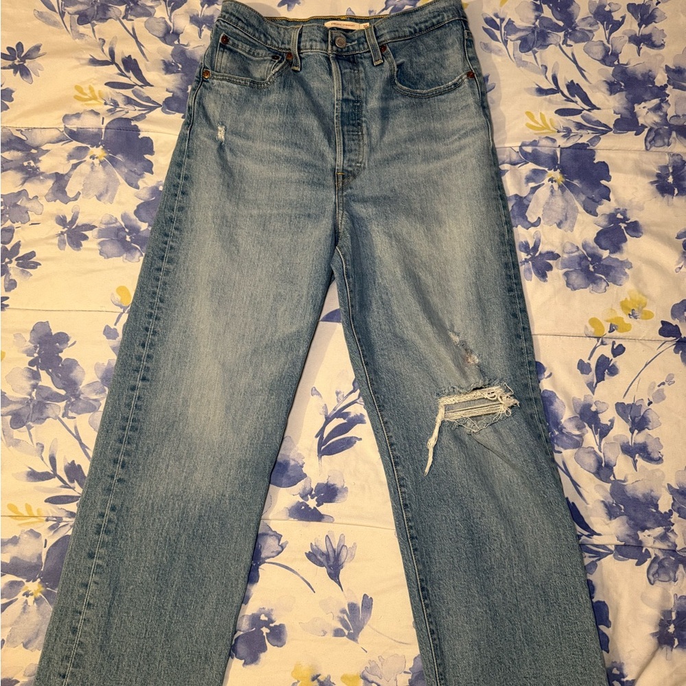 levi’s ribcage straight ankle medium wash distressed blue jeans, size 30w 27l